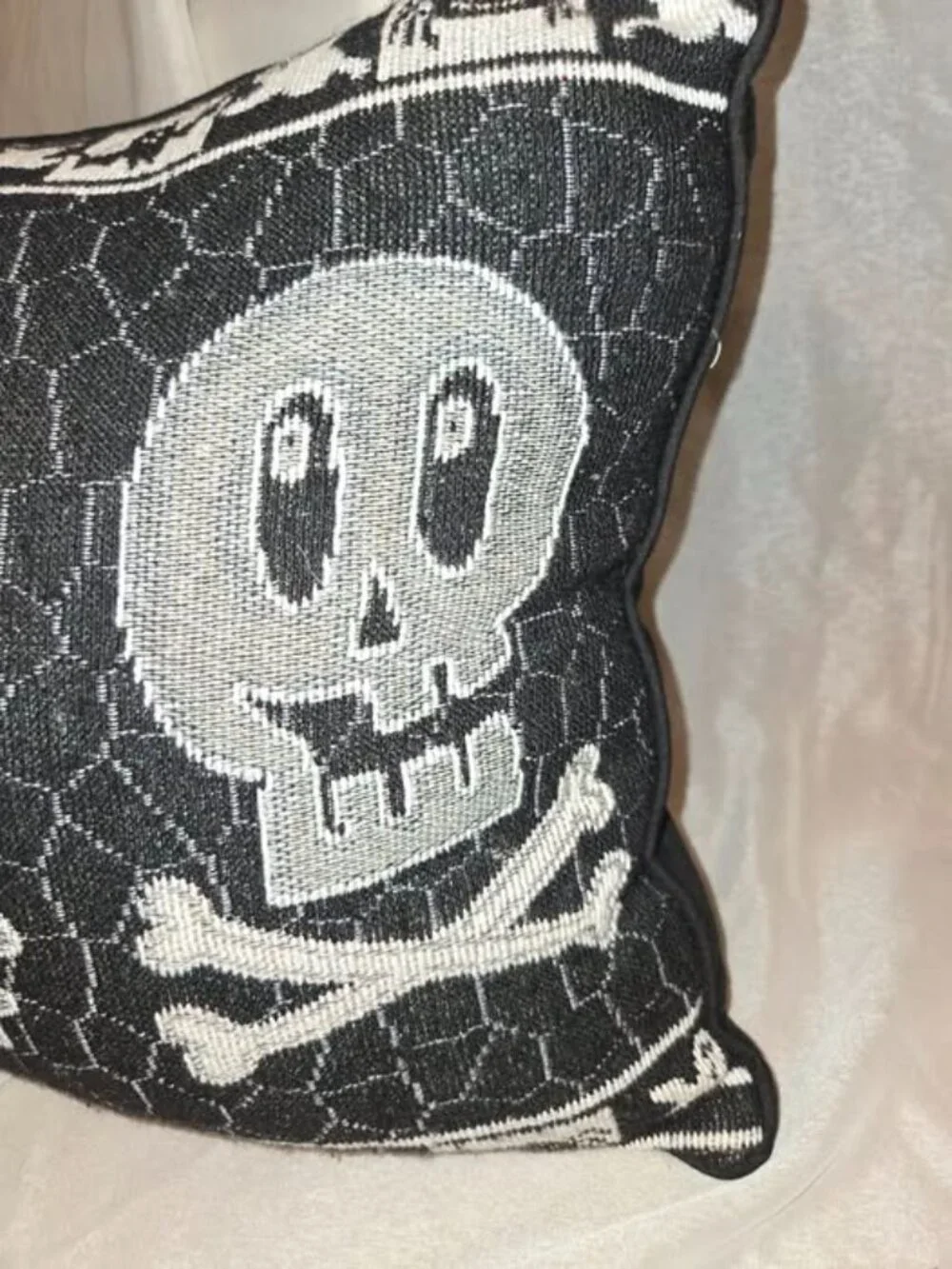 Halloween Skull & Cross Bones Rectangular Tapestry Thow Pillow